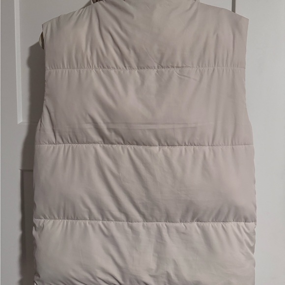 Abercrombie and Fitch Puffer Vest - Picture 4 of 4